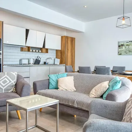 Valletta Views 2br Next To Zara * Sliema