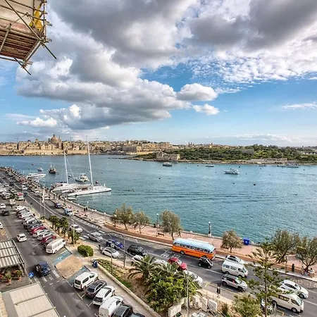 Valletta Views 2br Next To Zara * Sliema