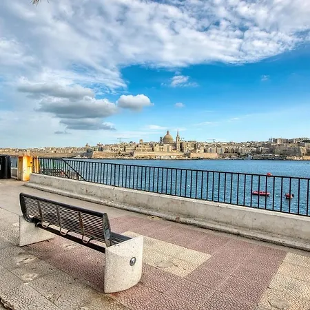 Valletta Views 2br Next To Zara