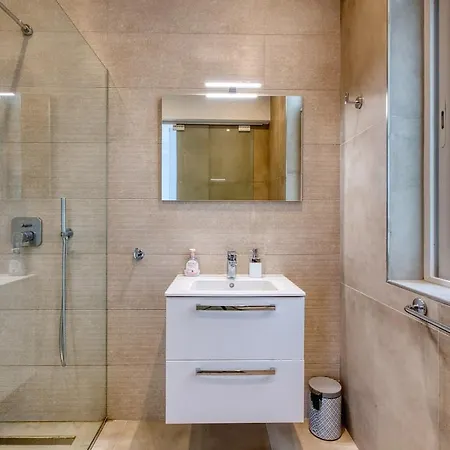 Valletta Views 2br Next To Zara *