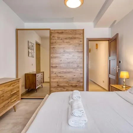 Valletta Views 2br Next To Zara *