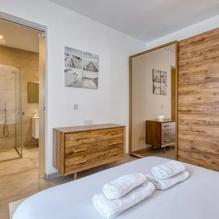 Valletta Views 2br Next To Zara *