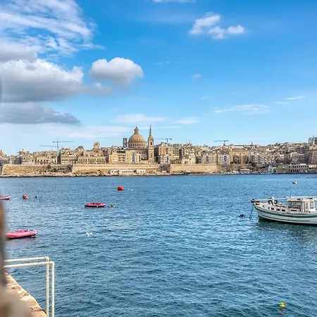 Valletta Views 2br Next To Zara
