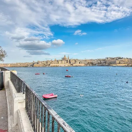Valletta Views 2br Next To Zara * Sliema